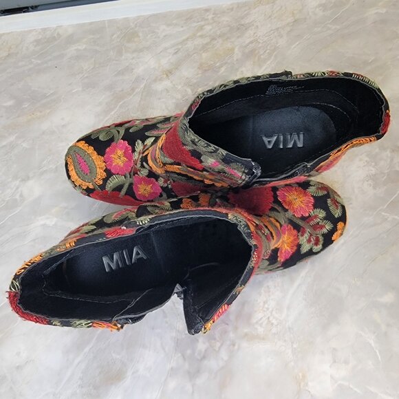MIA Vail Floral and Paisley Embroidered Black Ankle Boots size 8M - Picture 7 of 12